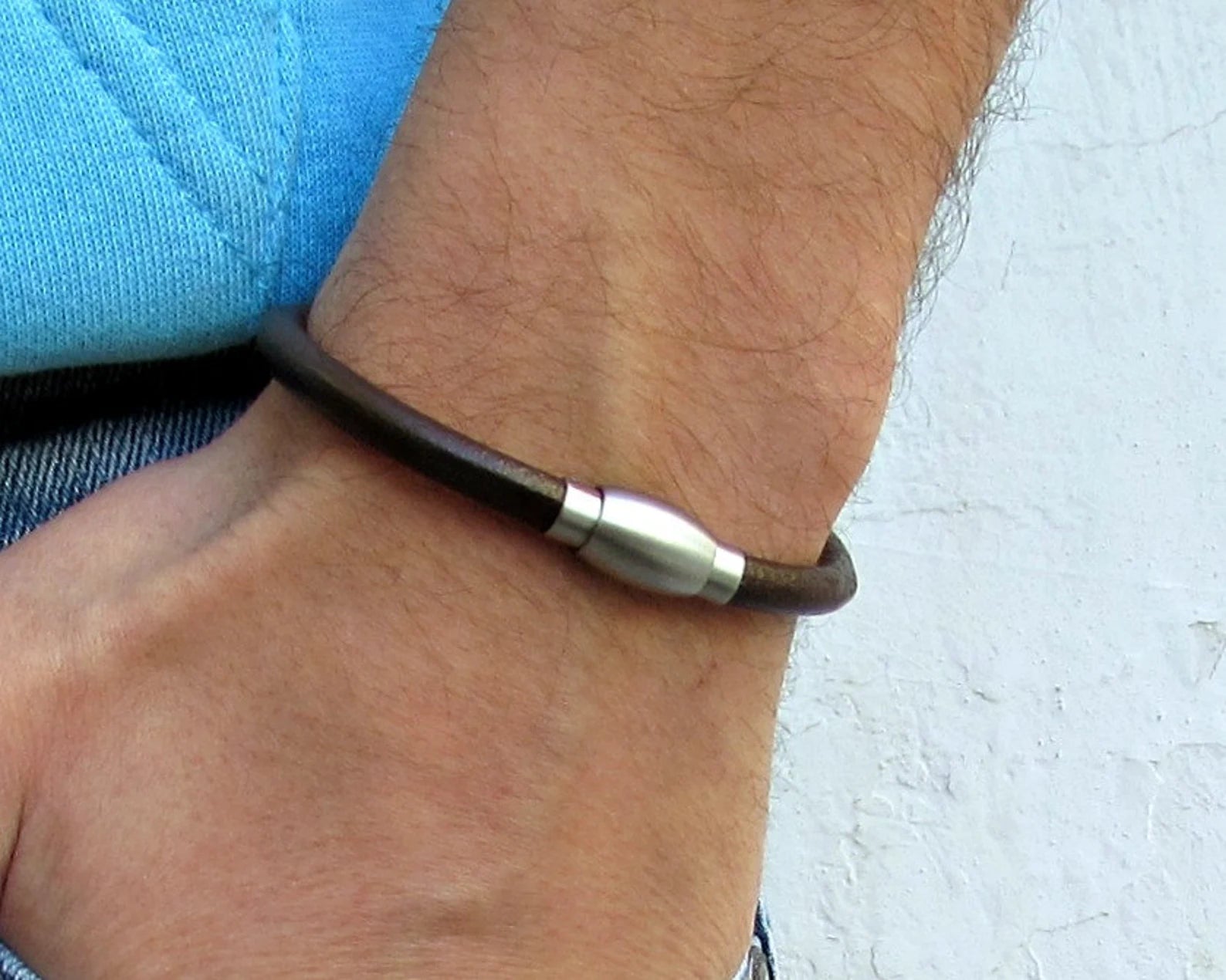 Bracciale da uomo in pelle: chiusura magnetica in acciaio inossidabile