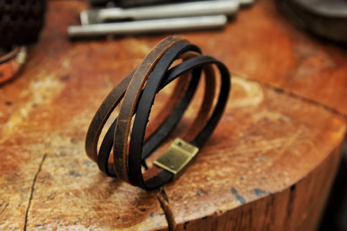 Bracciale avvolgente in pelle: stile boho unisex con chiusura magnetica