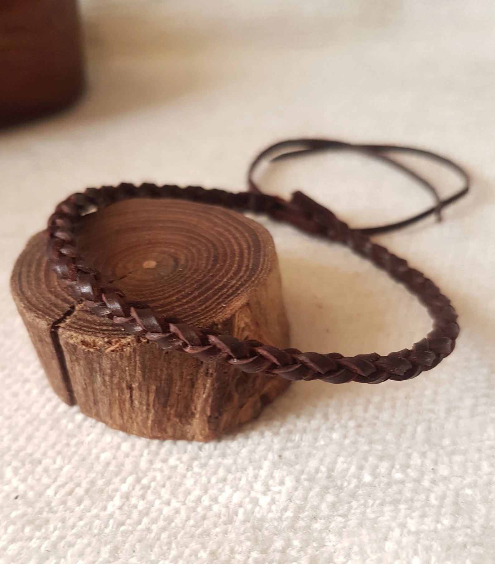 Bracciale regolabile in pelle intrecciata per uomo