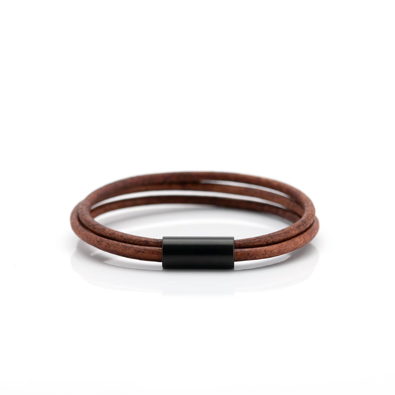 Bracciale in cordino di pelle con cordino a strati e chiusura in acciaio tubolare magnetico