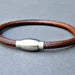 Bracciale da uomo in pelle: chiusura magnetica in acciaio inossidabile